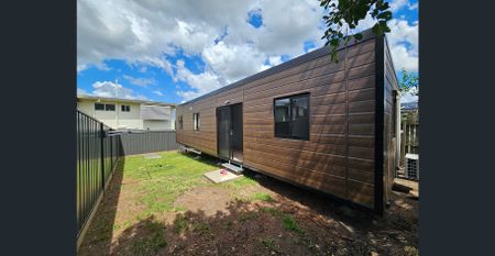 Charming 2-Bedroom House in Springwood - Photo 3