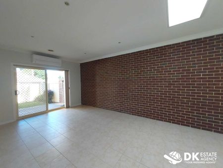 Modern & Spacious 3 Bedroom Unit - Photo 2