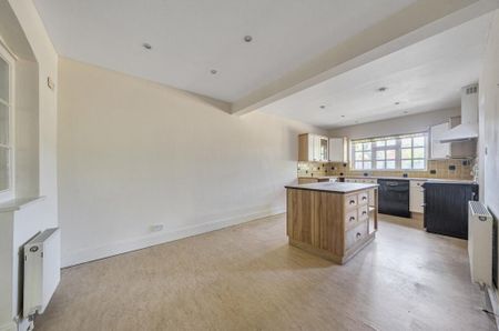 4 bedroom semi-detached house to rent - Photo 5