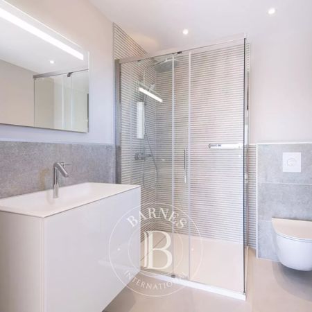 LOCATION SAISONNIÈRE - SAINTE-MAXIME - VILLA MODERNE APERÇU MER - CENTRE-VILLE - 4 CHAMBRES - Photo 4