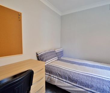 5 bedroom semi-detached house to rent - Photo 3