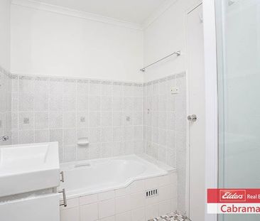 Wonderful 2 bedrooms freshly painted , level 2 full brick unit!! - Photo 1