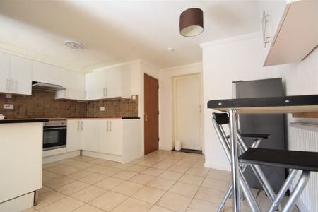 6 bedroom semi-detached house to rent - Photo 3