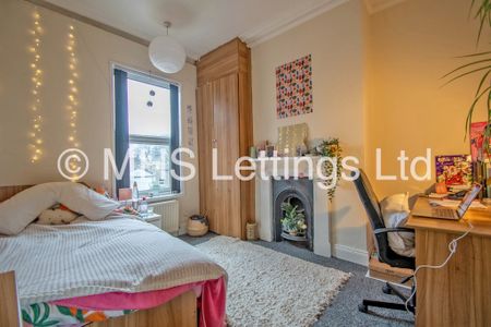 8 Bedroom Mid Terraced House for rent in Regent Park Terrace - Photo 4