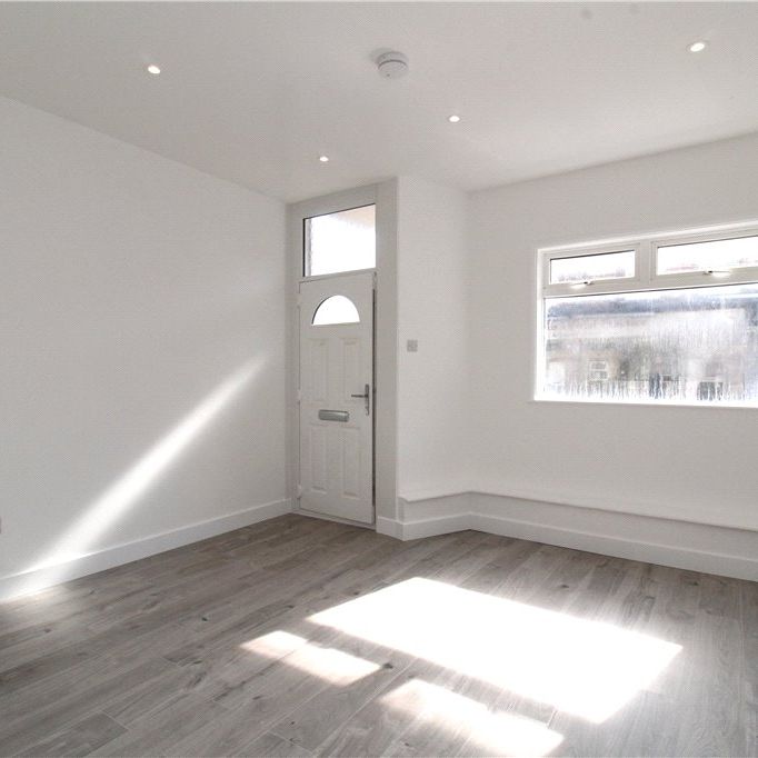 Leavesden Road, Watford, Hertfordshire, WD24 5EG - Photo 1