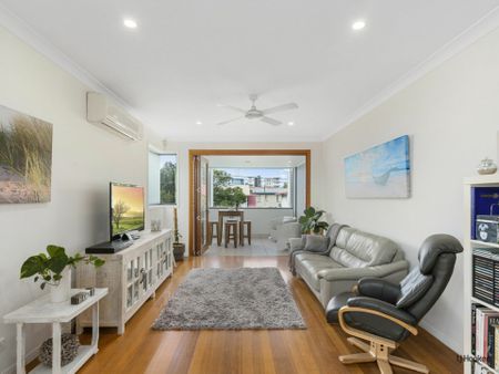 Coastal Living at Its Best � Stunning Home in Prime Palm Beach Location - Photo 2