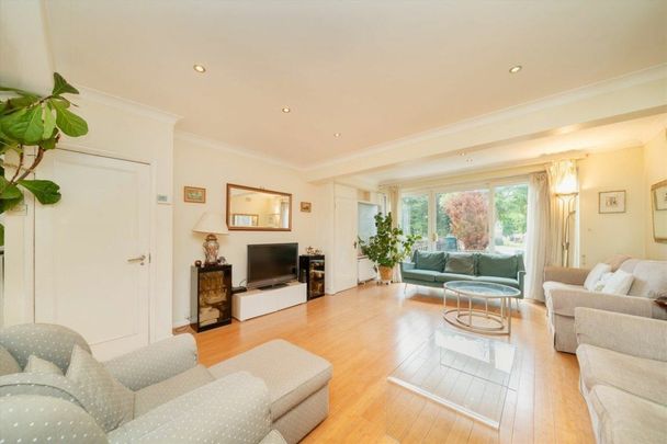 Hermitage Lane, Hampstead, NW2 - Photo 1