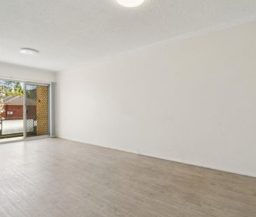 MODERN LIGHT FILLED 2 BEDROOM UNIT - Photo 2