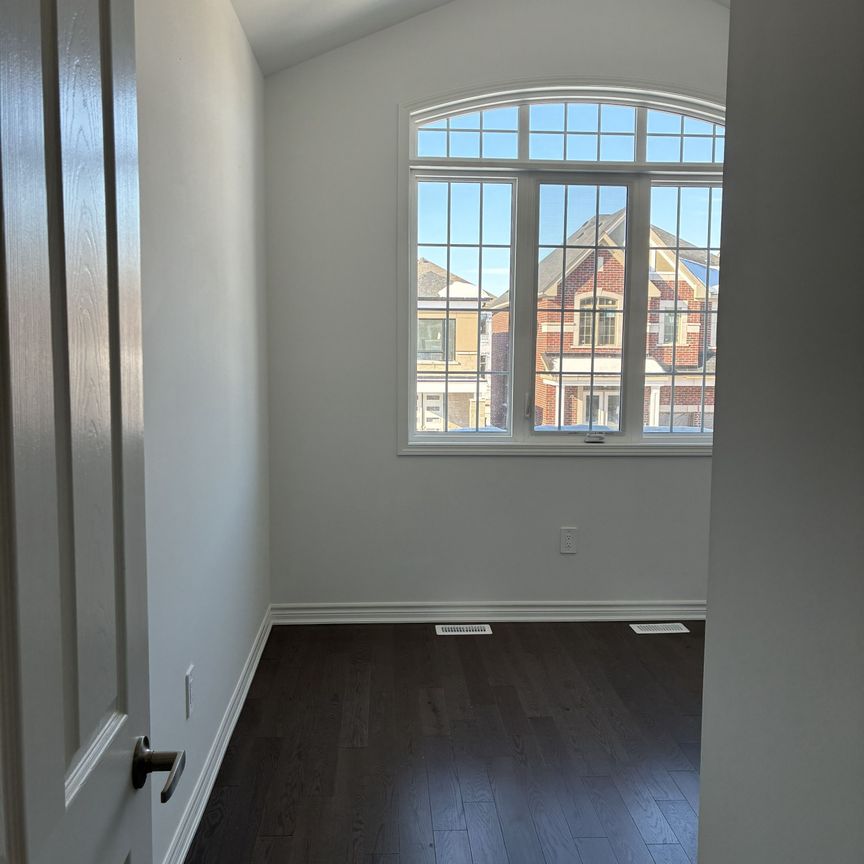 For Lease - 9 Moss Drive, Markham, Ontario - Photo 1