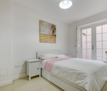 4 bedroom terraced house to rent - Photo 4