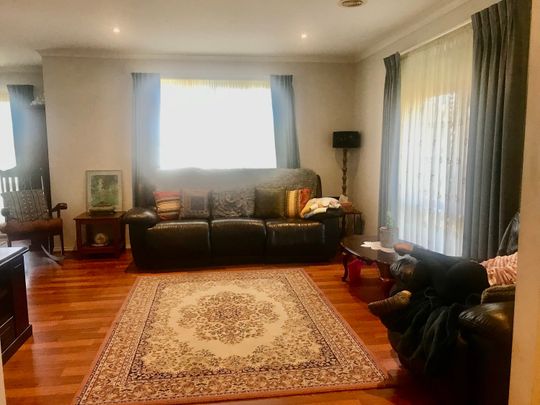 Cranbourne East - Photo 1