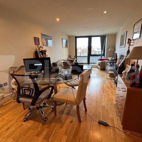 Larger than average superbly located stylish apartment - Photo 1