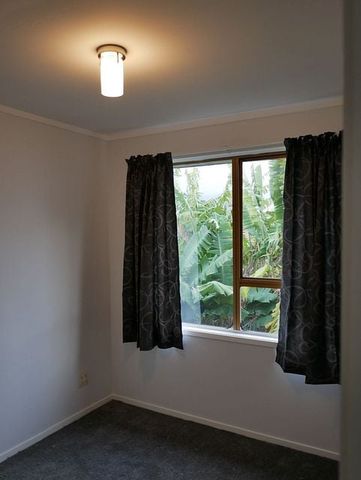 Recently renovated - modern 2-bedroom with garage - Photo 4