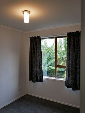 Recently renovated - modern 2-bedroom with garage - Photo 2