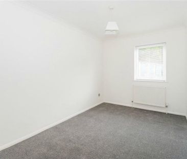 2 bedroom ground floor flat to rent - Photo 3