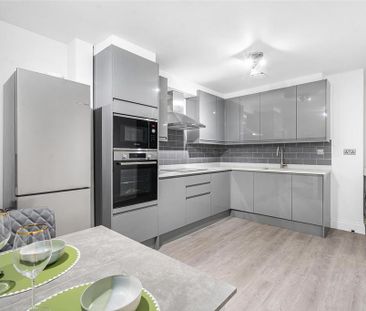 1 bedroom in a house share to rent - Photo 3