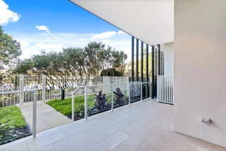 Water edge 2-bedroom unit with private courtyard! - Photo 5