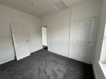 2 bedroom end of terrace house to rent - Photo 4