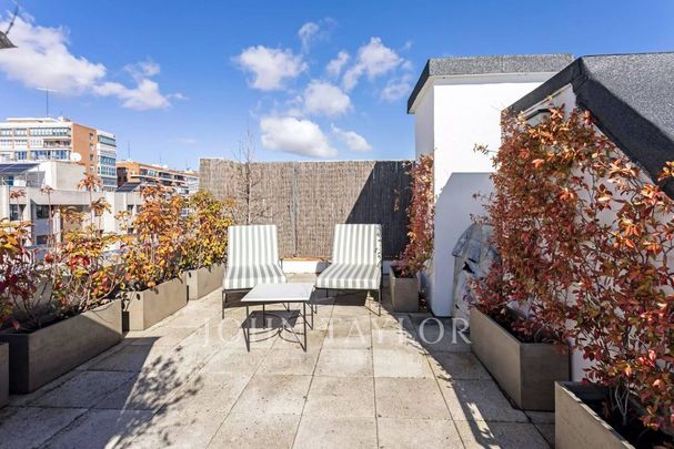 3 bedroom luxury penthouse for rent in Madrid, Spain - Photo 1