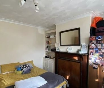 Room in a Shared House, Merton Road, SO17 - Photo 2