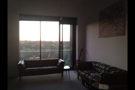 1 Bed Flat, Lakeshore Drive, BS13 - Photo 2