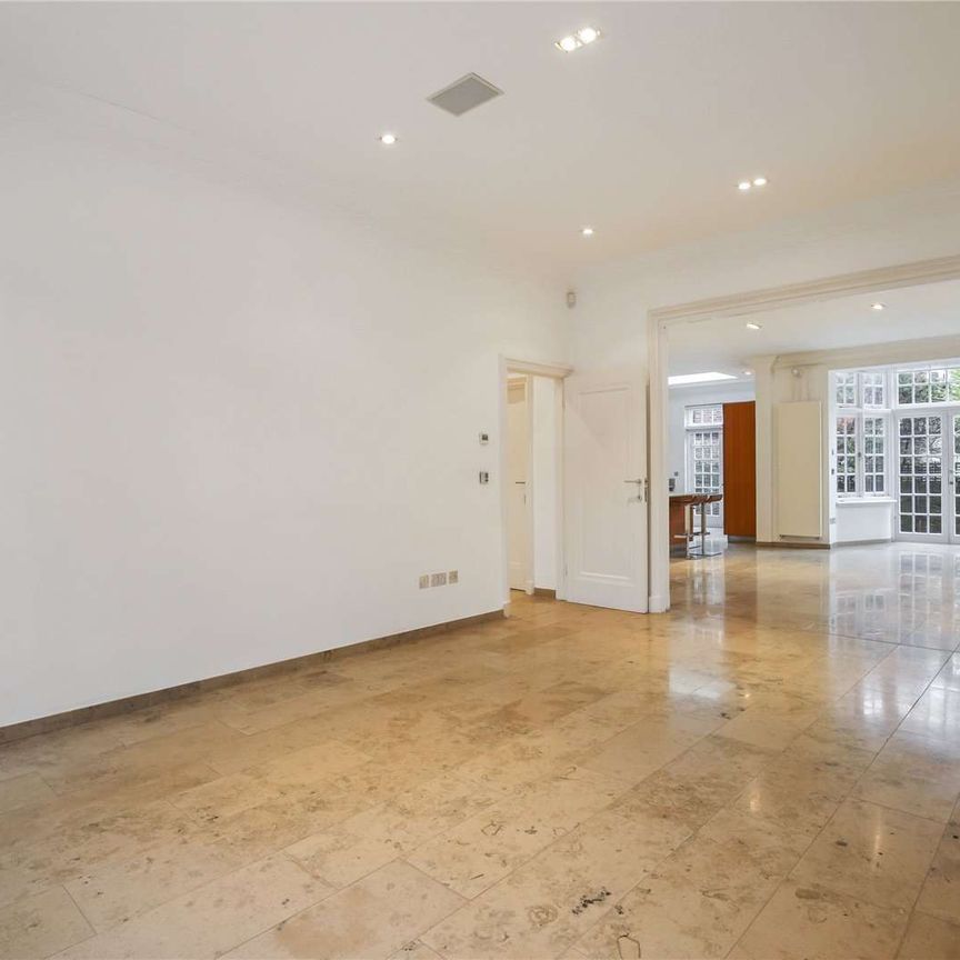 A magnificent six double bedroom period residence, situated on one of St John's Woods most exclusive roads - Photo 1