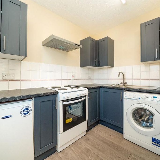 Studio to rent - Photo 1