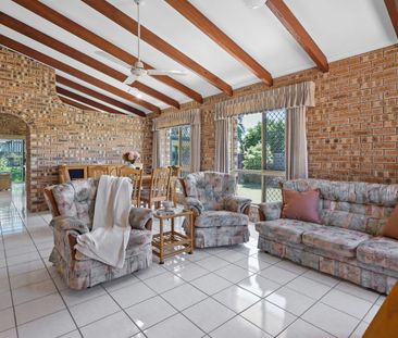 3 Bedroom Sold Brick Family Home - Photo 2