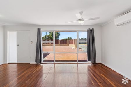 10 Devon Way - Photo 3