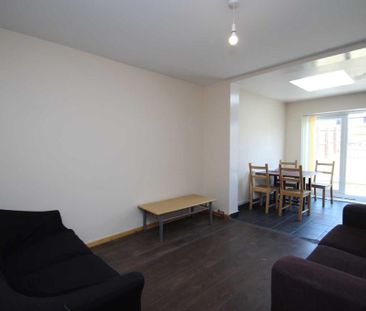 4 bedroom semi-detached house to rent - Photo 2