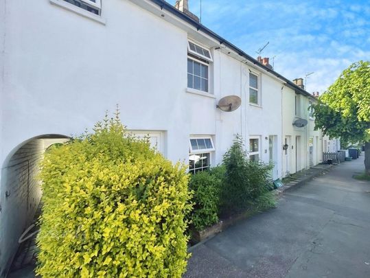 2 bedroom terraced house to rent - Photo 1