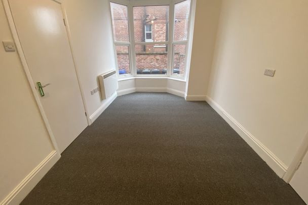 Auckland Road, DONCASTER - Photo 1