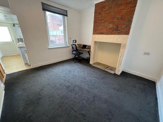 2 bedroom terraced house to rent - Photo 1