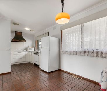 SPACIOUS FAMILY HOME - Photo 3