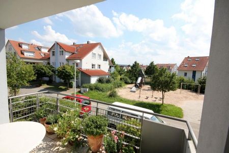 Dort, wo man die kleine Kapelle sehen kann! 3-Zi.-OG-Whg. m. EBK, Balk., u. TG-Stellpl. am Ortsrand - Photo 5