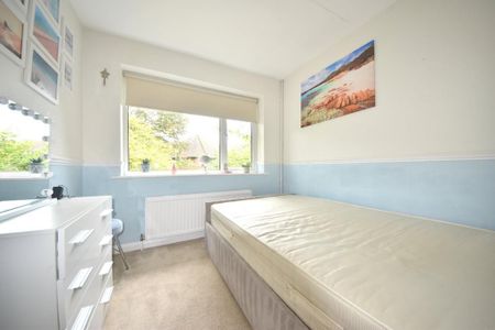 3 bedroom end of terrace house to rent - Photo 2