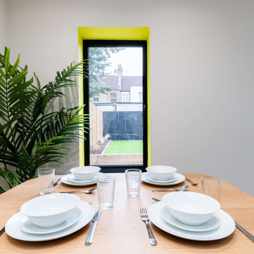 Caithness Road Room 1 - Photo 1