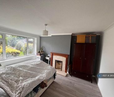 4 bedroom semi-detached house to rent - Photo 4