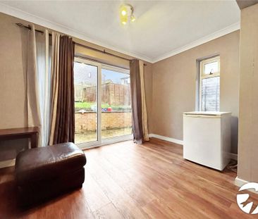 4 bedroom semi-detached house to rent - Photo 1