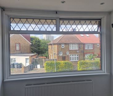 Room in a Shared House, Atkinson, E16 - Photo 2