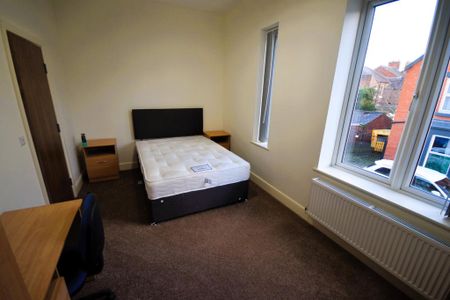 3 bedroom terraced house to rent - Photo 3