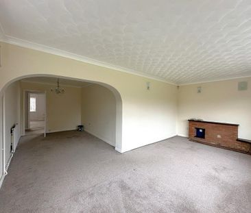 3 bedroom detached bungalow to rent - Photo 4
