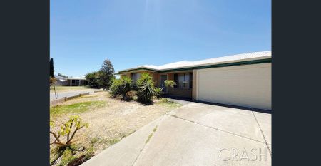 4x2 House in Waikiki with Double Garage - Photo 5