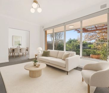 Classic family home in private setting - Photo 1