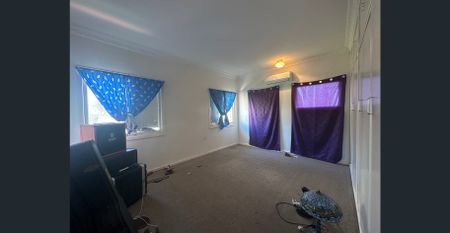 TWO BEDROOM HOME, WALKING DISTANCE TO SHOPPING CENTRE! - Photo 3
