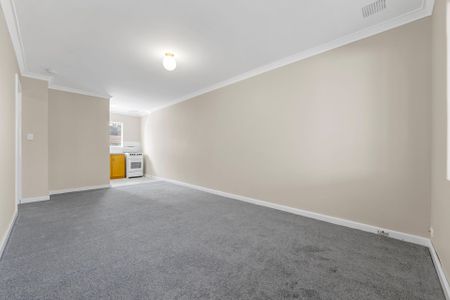 Freshly Renovated Top-Floor Retreat in Leafy Maylands - Photo 2