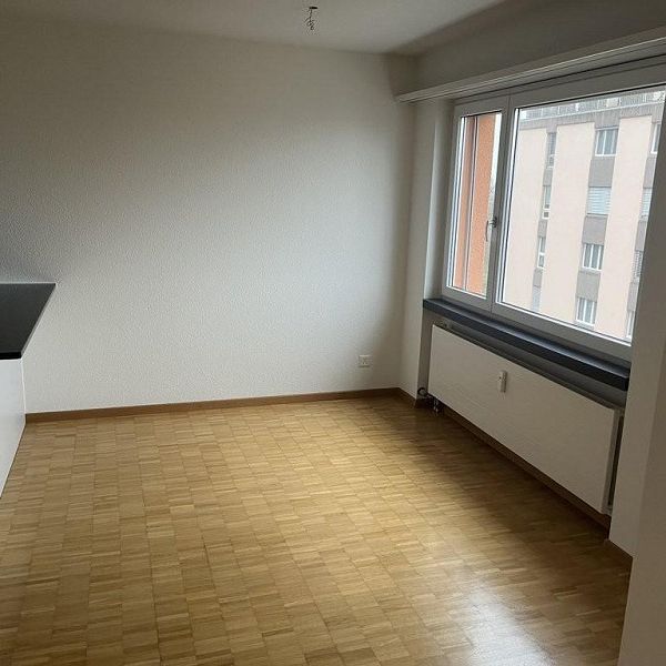 Grosszügige 5.5-Zimmer-Wohnung - zentral und ruhig gelegen - Foto 1