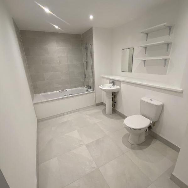 Templeside Gardens, High Wycombe - Photo 1