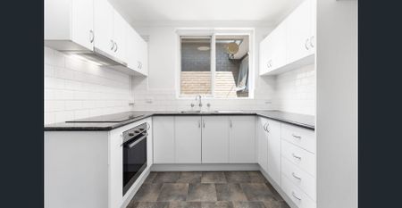 Spacious Two-Bedroom Apartment in Prime Toorak Location - Photo 5