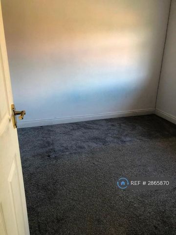 2 bedroom end of terrace house to rent - Photo 3